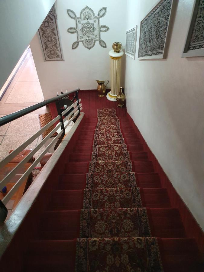 Ambassy Hotel เกนิตรา ภายนอก รูปภาพ